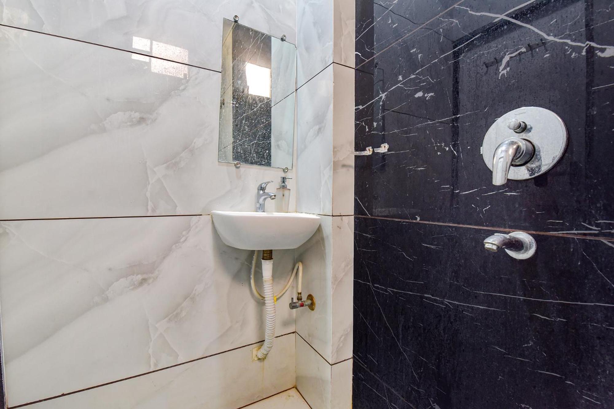 Fabexpress A2 And Restro Hotel Indore Eksteriør billede