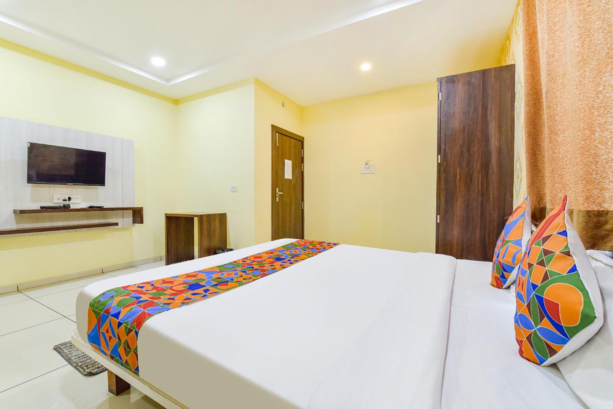 Fabexpress A2 And Restro Hotel Indore Eksteriør billede