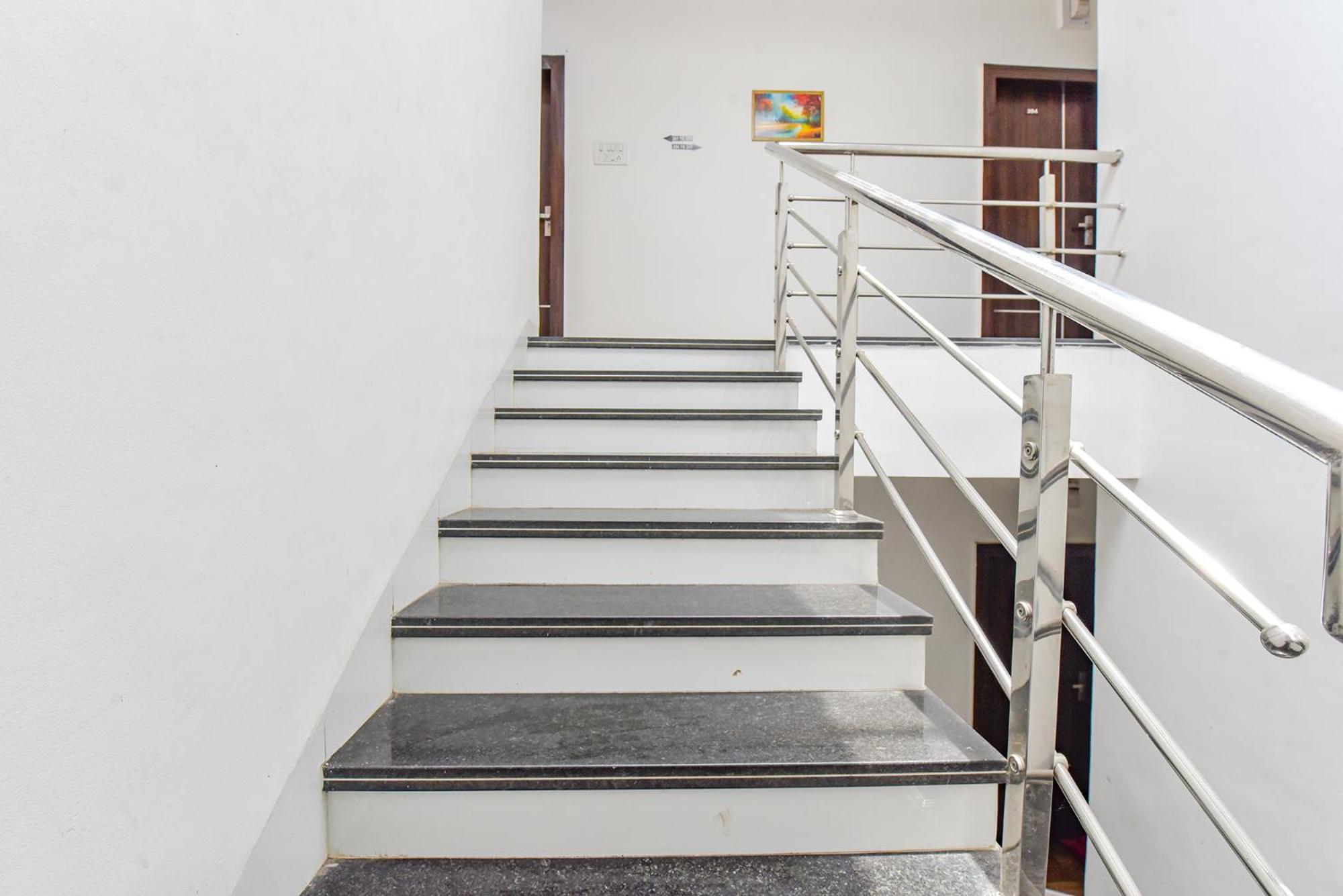Fabexpress A2 And Restro Hotel Indore Eksteriør billede